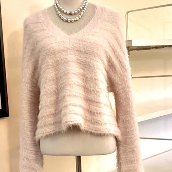 💞UO,Pink Bandit Sweater,Statement Sleeves,Rare Pink Color,Excellent Con.,Size S - Picture 2 of 9